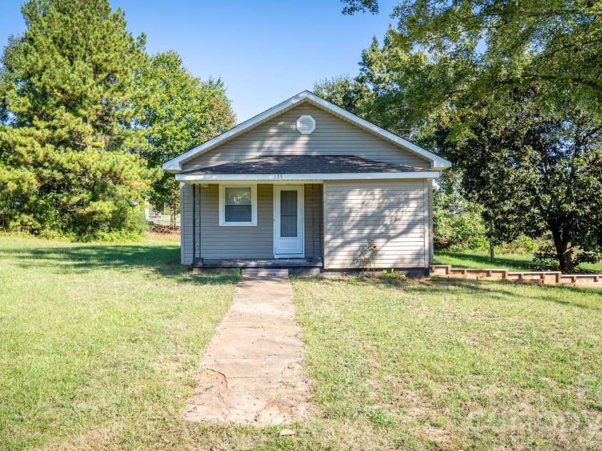 135 Vinson Road, Statesville, NC 28677.  MLS# CAR4432712, YatesRealty ID 55556. 