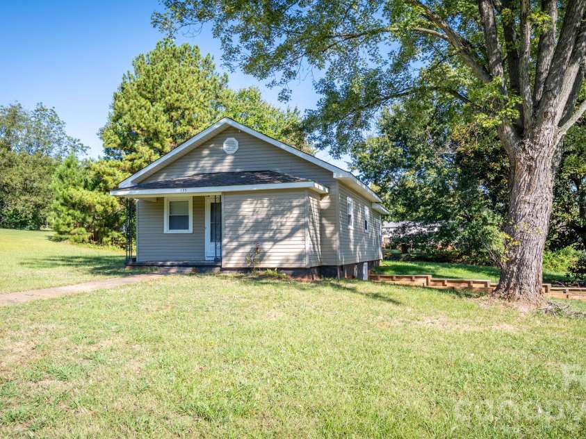 135 Vinson Road, Statesville, NC 28677.  MLS# CAR4432712, YatesRealty ID 55556. 