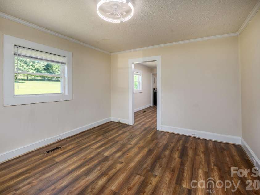135 Vinson Road, Statesville, NC 28677.  MLS# CAR4432712, YatesRealty ID 55556. 