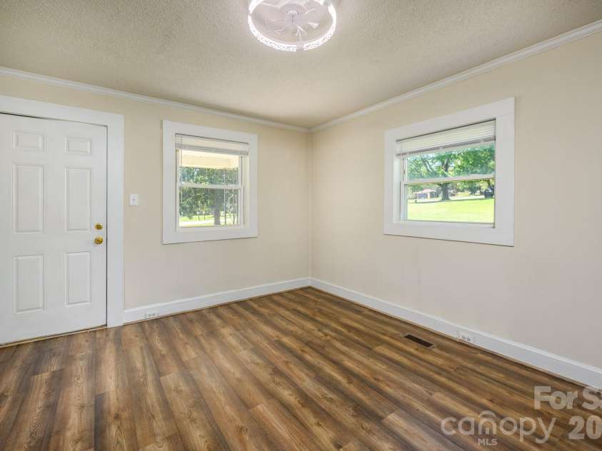 135 Vinson Road, Statesville, NC 28677.  MLS# CAR4432712, YatesRealty ID 55556. 