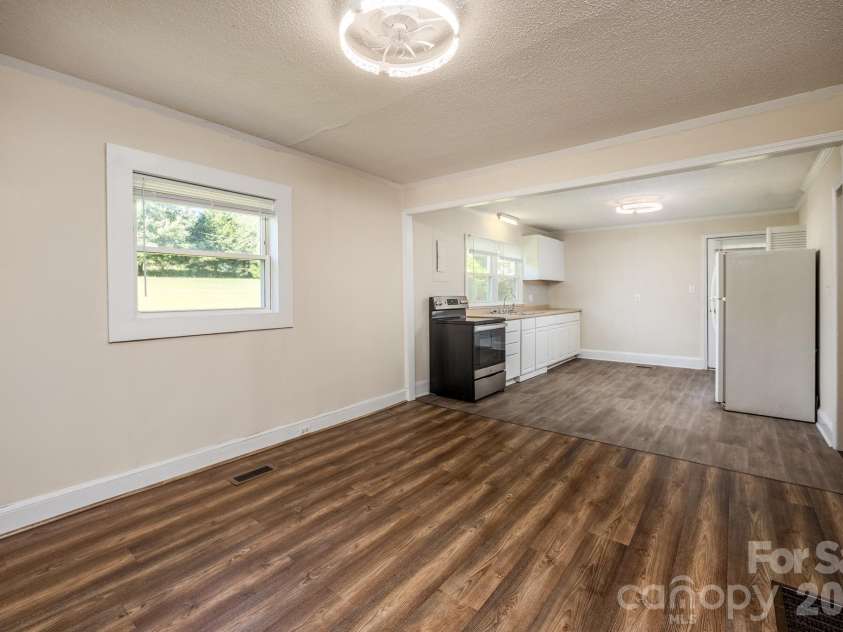 135 Vinson Road, Statesville, NC 28677.  MLS# CAR4432712, YatesRealty ID 55556. 
