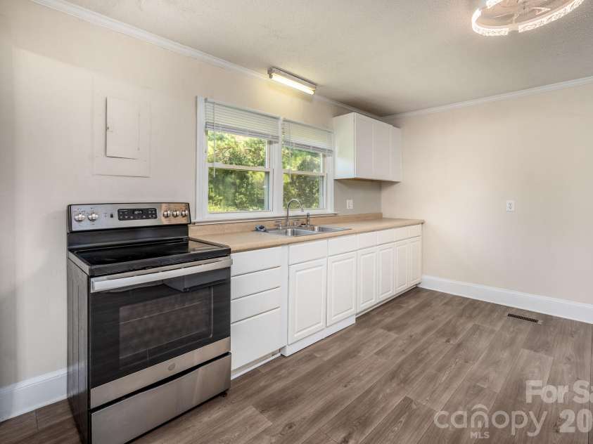 135 Vinson Road, Statesville, NC 28677.  MLS# CAR4432712, YatesRealty ID 55556. 