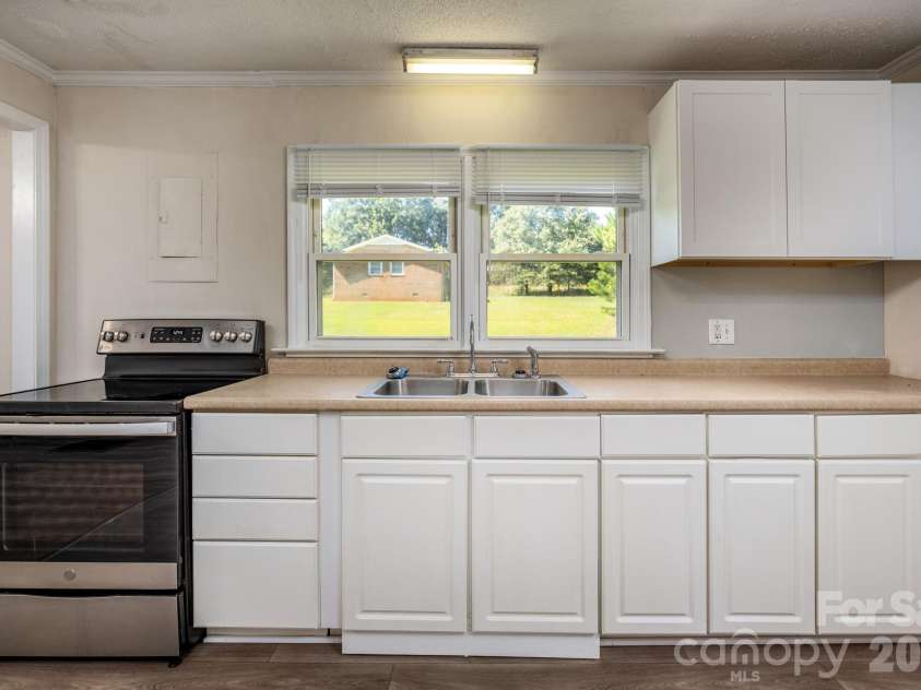 135 Vinson Road, Statesville, NC 28677.  MLS# CAR4432712, YatesRealty ID 55556. 