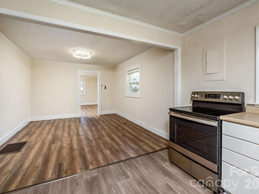 135 Vinson Road, Statesville, NC 28677.  MLS# CAR4432712, YatesRealty ID 55556. 