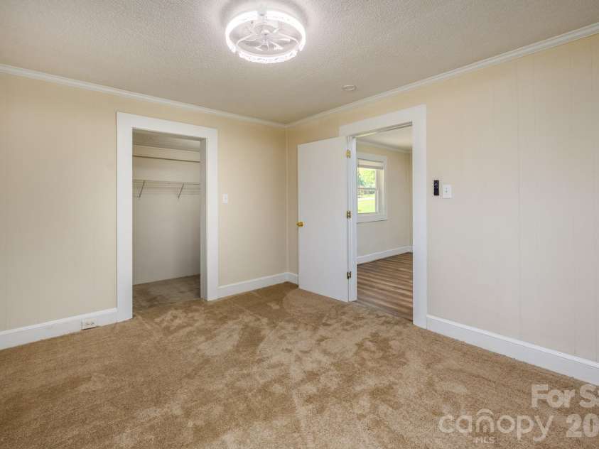 135 Vinson Road, Statesville, NC 28677.  MLS# CAR4432712, YatesRealty ID 55556. 