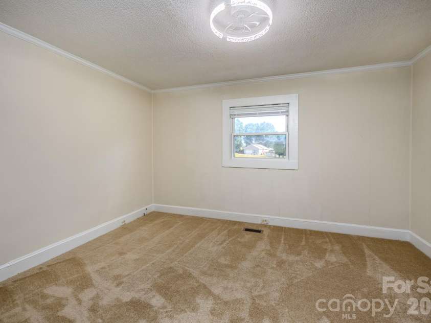 135 Vinson Road, Statesville, NC 28677.  MLS# CAR4432712, YatesRealty ID 55556. 
