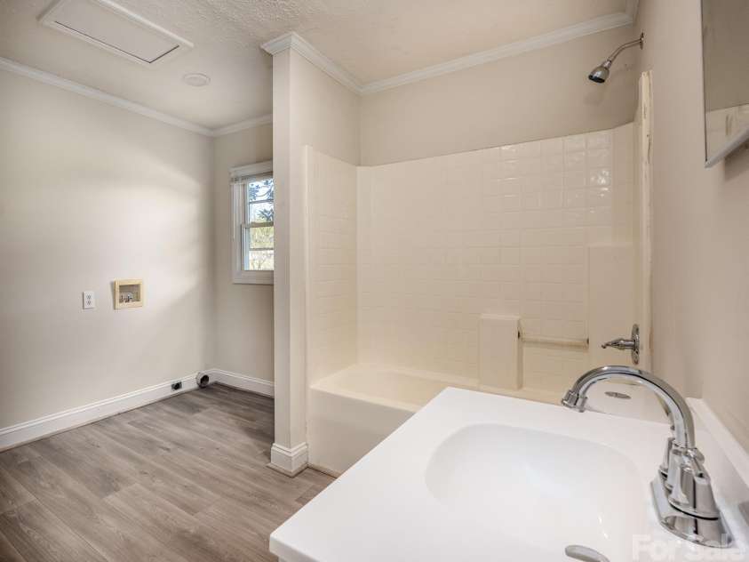 135 Vinson Road, Statesville, NC 28677.  MLS# CAR4432712, YatesRealty ID 55556. 