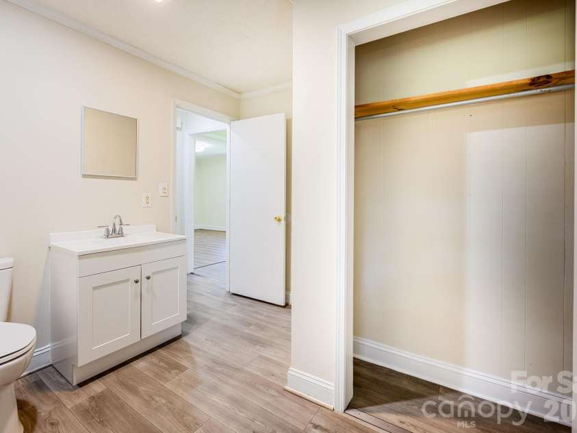 135 Vinson Road, Statesville, NC 28677.  MLS# CAR4432712, YatesRealty ID 55556. 