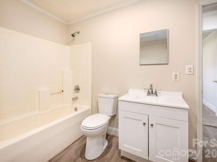 135 Vinson Road, Statesville, NC 28677.  MLS# CAR4432712, YatesRealty ID 55556. 