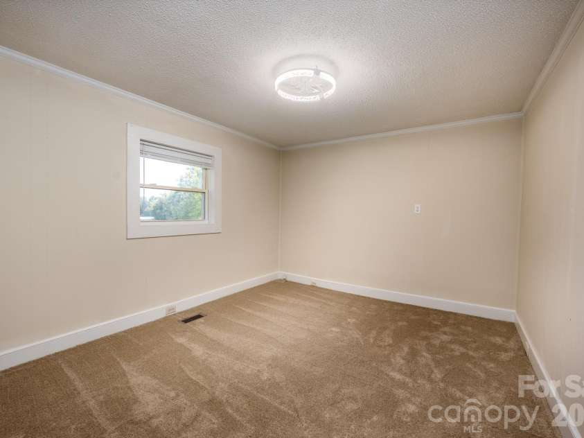 135 Vinson Road, Statesville, NC 28677.  MLS# CAR4432712, YatesRealty ID 55556. 