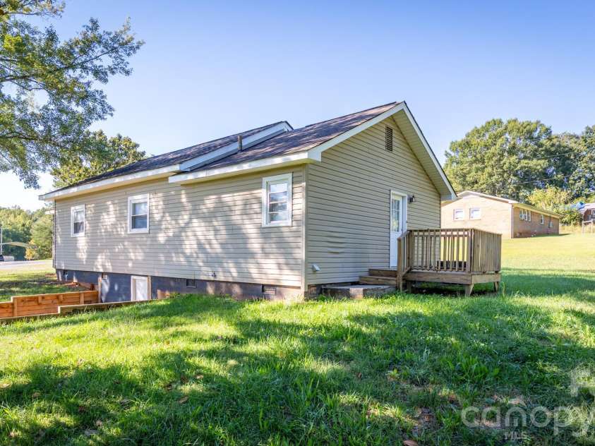 135 Vinson Road, Statesville, NC 28677.  MLS# CAR4432712, YatesRealty ID 55556. 
