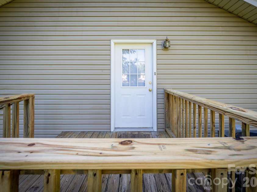 135 Vinson Road, Statesville, NC 28677.  MLS# CAR4432712, YatesRealty ID 55556. 