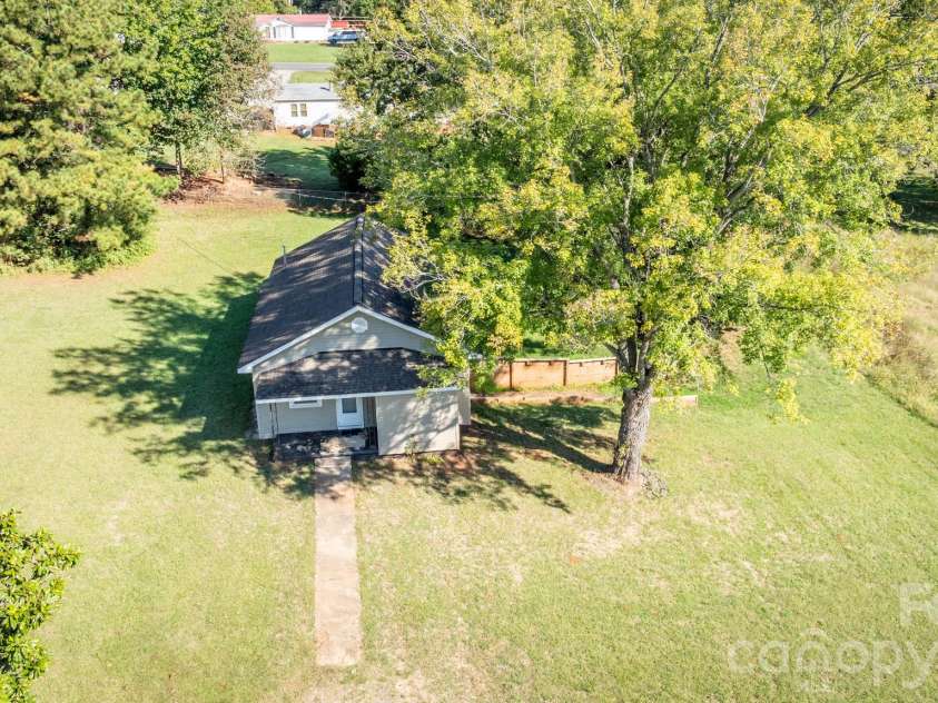 135 Vinson Road, Statesville, NC 28677.  MLS# CAR4432712, YatesRealty ID 55556. 