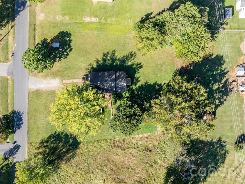 135 Vinson Road, Statesville, NC 28677.  MLS# CAR4432712, YatesRealty ID 55556. 