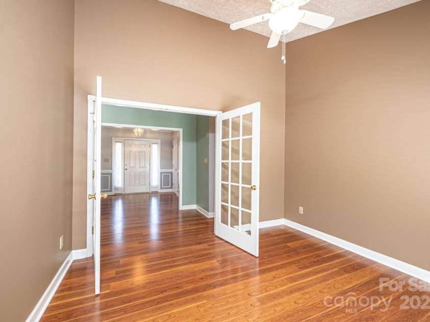 2426 36th Avenue, Hickory, NC 28601.  MLS# CAR4244686, YatesRealty ID 5556. 