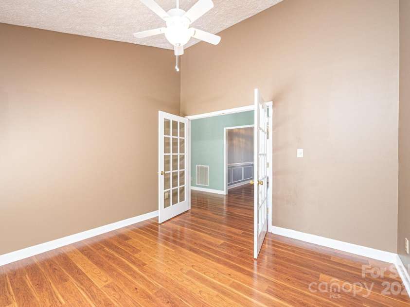2426 36th Avenue, Hickory, NC 28601.  MLS# CAR4244686, YatesRealty ID 5556. 