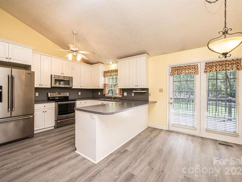 2426 36th Avenue, Hickory, NC 28601.  MLS# CAR4244686, YatesRealty ID 5556. 