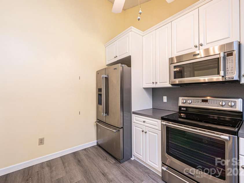 2426 36th Avenue, Hickory, NC 28601.  MLS# CAR4244686, YatesRealty ID 5556. 