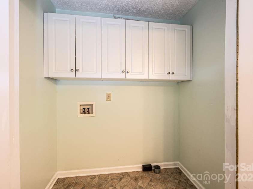 2426 36th Avenue, Hickory, NC 28601.  MLS# CAR4244686, YatesRealty ID 5556. 