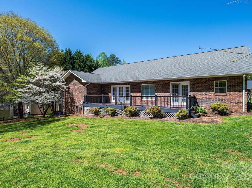 2426 36th Avenue, Hickory, NC 28601.  MLS# CAR4244686, YatesRealty ID 5556. 