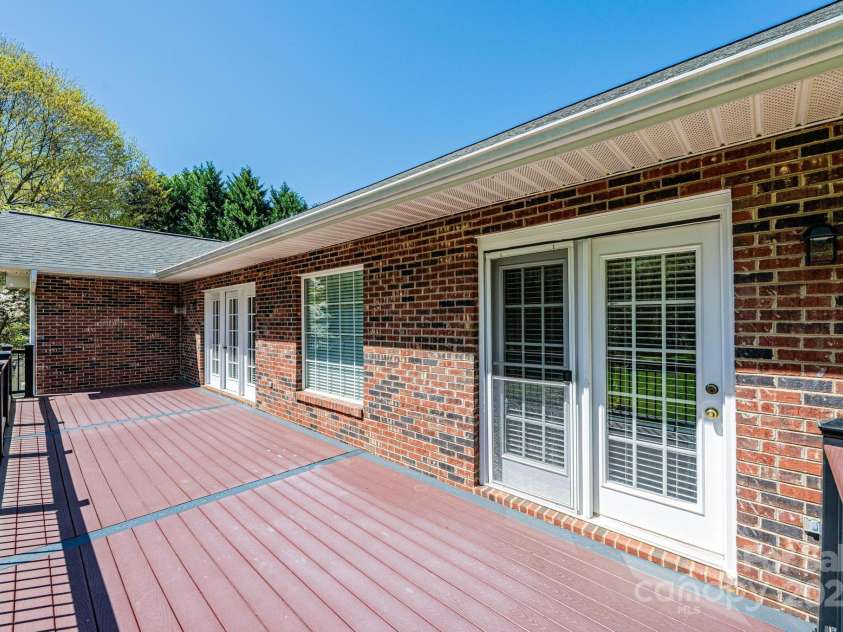 2426 36th Avenue, Hickory, NC 28601.  MLS# CAR4244686, YatesRealty ID 5556. 