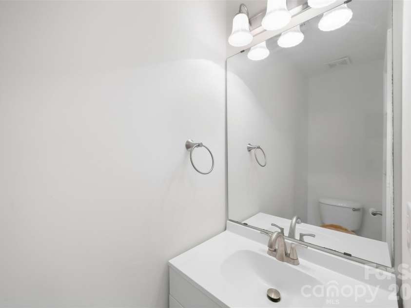 2374 Eagle Glen Court, Gastonia, NC 28056.  MLS# CAR4432758, YatesRealty ID 55564. 1/2 bath on main