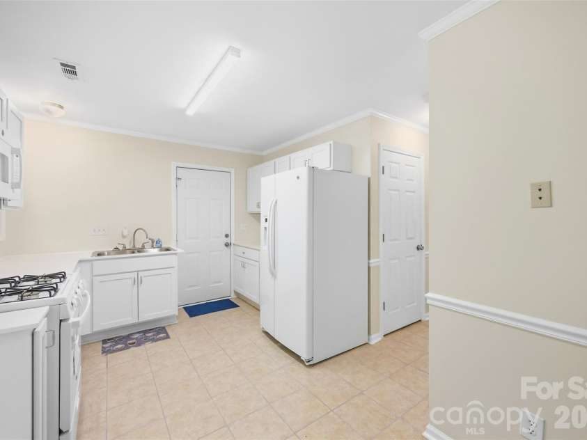 2374 Eagle Glen Court, Gastonia, NC 28056.  MLS# CAR4432758, YatesRealty ID 55564. 