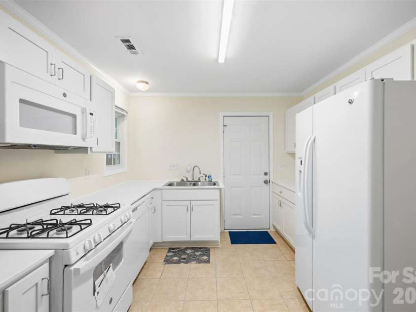 2374 Eagle Glen Court, Gastonia, NC 28056.  MLS# CAR4432758, YatesRealty ID 55564. 