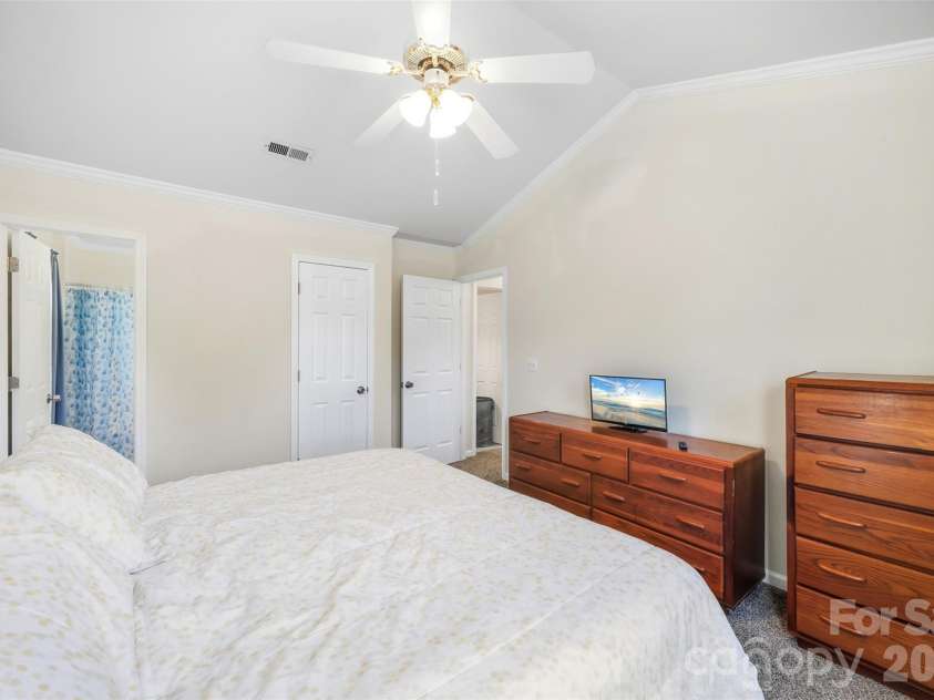 2374 Eagle Glen Court, Gastonia, NC 28056.  MLS# CAR4432758, YatesRealty ID 55564. 