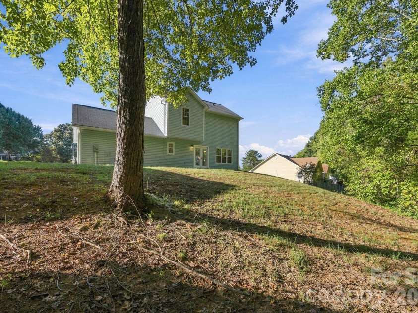 2374 Eagle Glen Court, Gastonia, NC 28056.  MLS# CAR4432758, YatesRealty ID 55564. 