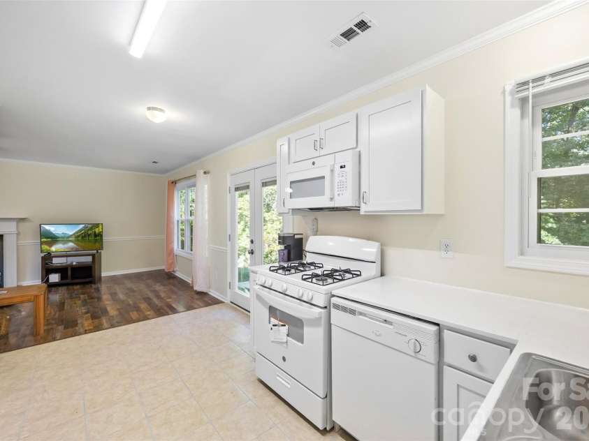 2374 Eagle Glen Court, Gastonia, NC 28056.  MLS# CAR4432758, YatesRealty ID 55564. Clean & Crisp!