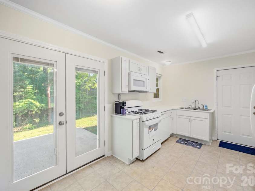 2374 Eagle Glen Court, Gastonia, NC 28056.  MLS# CAR4432758, YatesRealty ID 55564. Easy, level access to backyard