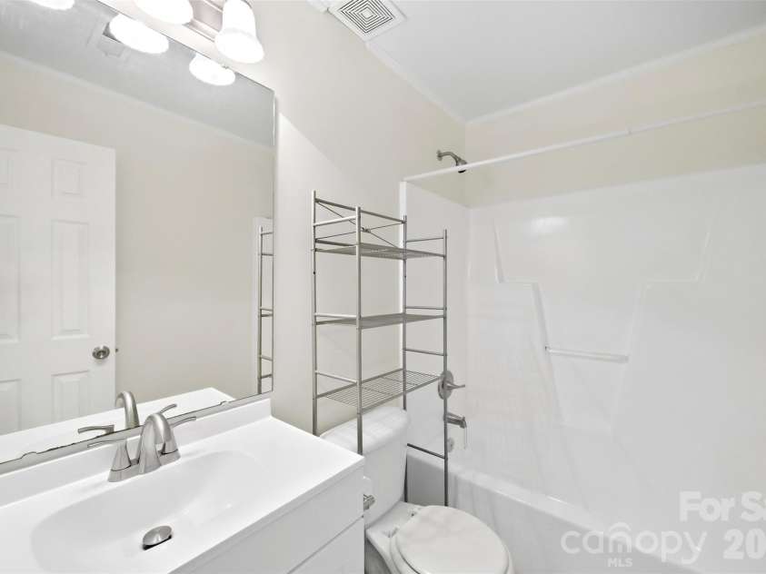 2374 Eagle Glen Court, Gastonia, NC 28056.  MLS# CAR4432758, YatesRealty ID 55564. Hallway Bathroom