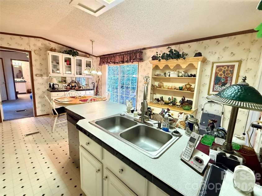 880 G W Whitmire Road, Rosman, NC 28772.  MLS# CAR4427376, YatesRealty ID 55565. Kitchen Island