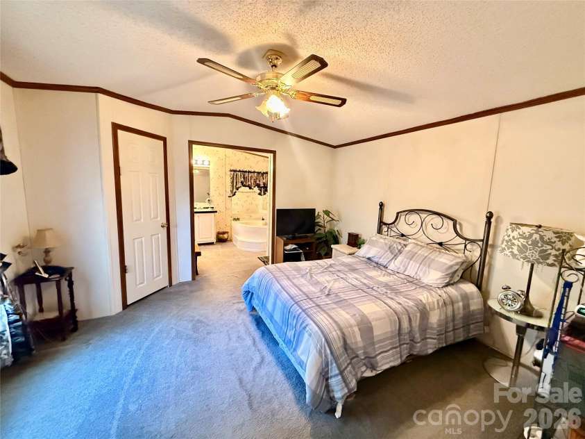 880 G W Whitmire Road, Rosman, NC 28772.  MLS# CAR4427376, YatesRealty ID 55565. Large Primary Suite