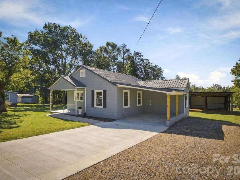 3218 Craig Avenue, Valdese, NC 28690.  MLS# CAR4432337, YatesRealty ID 55569. 