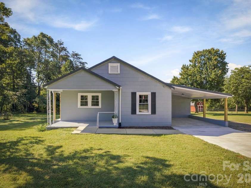 3218 Craig Avenue, Valdese, NC 28690.  MLS# CAR4432337, YatesRealty ID 55569. 