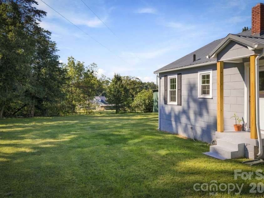 3218 Craig Avenue, Valdese, NC 28690.  MLS# CAR4432337, YatesRealty ID 55569. 