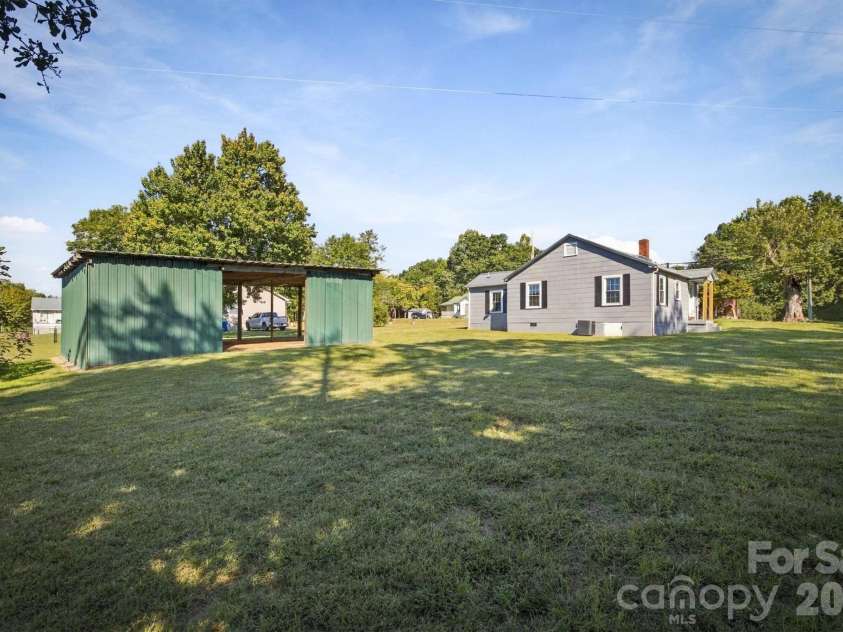 3218 Craig Avenue, Valdese, NC 28690.  MLS# CAR4432337, YatesRealty ID 55569. 
