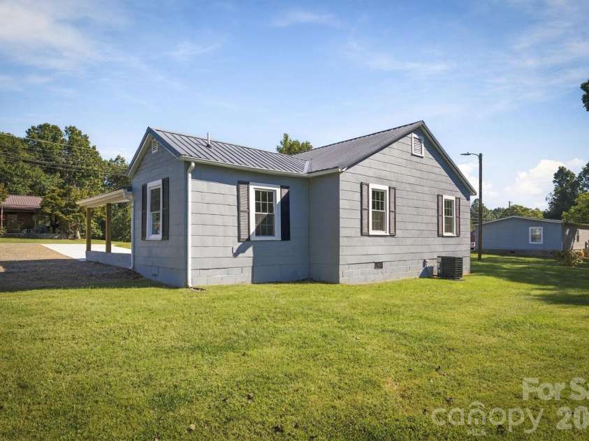 3218 Craig Avenue, Valdese, NC 28690.  MLS# CAR4432337, YatesRealty ID 55569. 