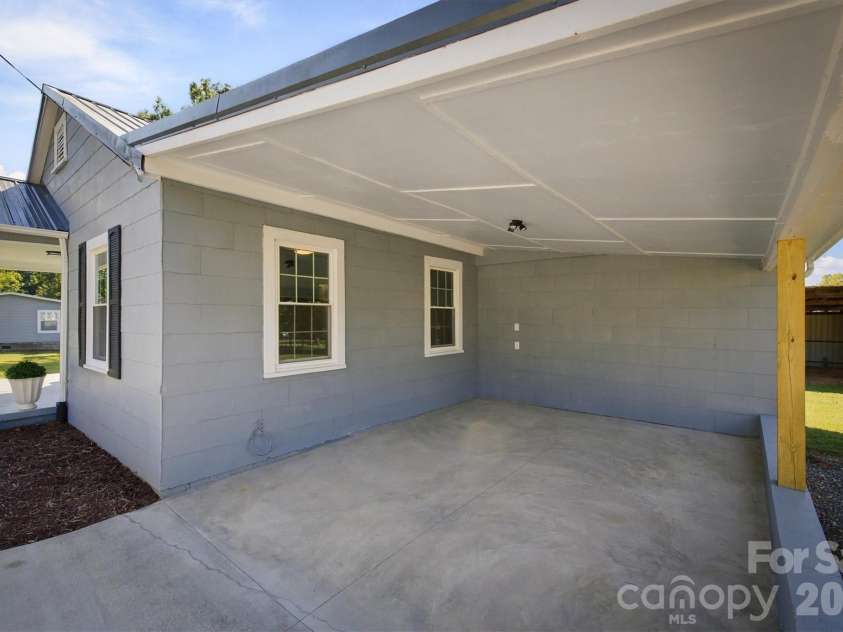 3218 Craig Avenue, Valdese, NC 28690.  MLS# CAR4432337, YatesRealty ID 55569. 
