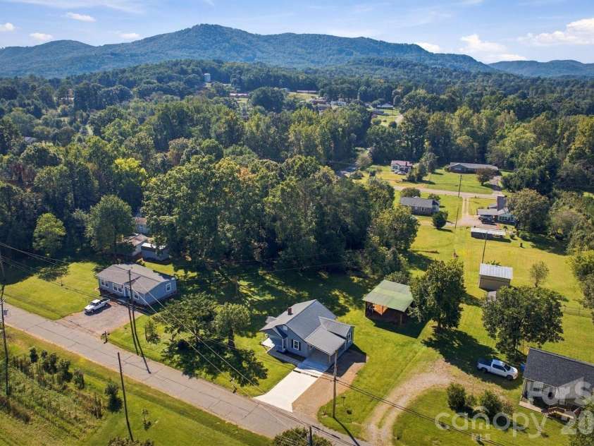 3218 Craig Avenue, Valdese, NC 28690.  MLS# CAR4432337, YatesRealty ID 55569. 