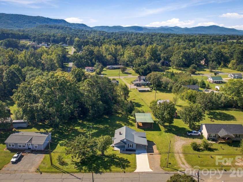 3218 Craig Avenue, Valdese, NC 28690.  MLS# CAR4432337, YatesRealty ID 55569. 
