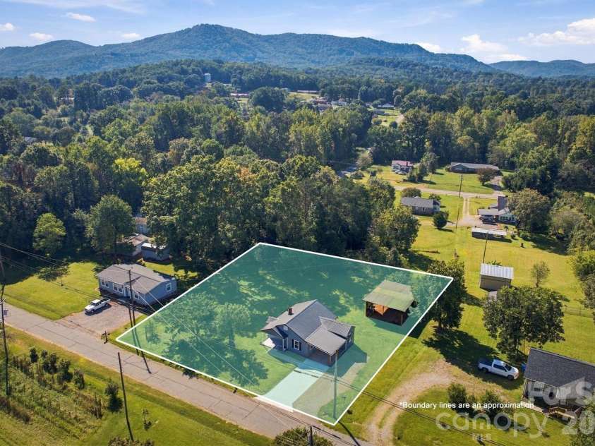 3218 Craig Avenue, Valdese, NC 28690.  MLS# CAR4432337, YatesRealty ID 55569. 
