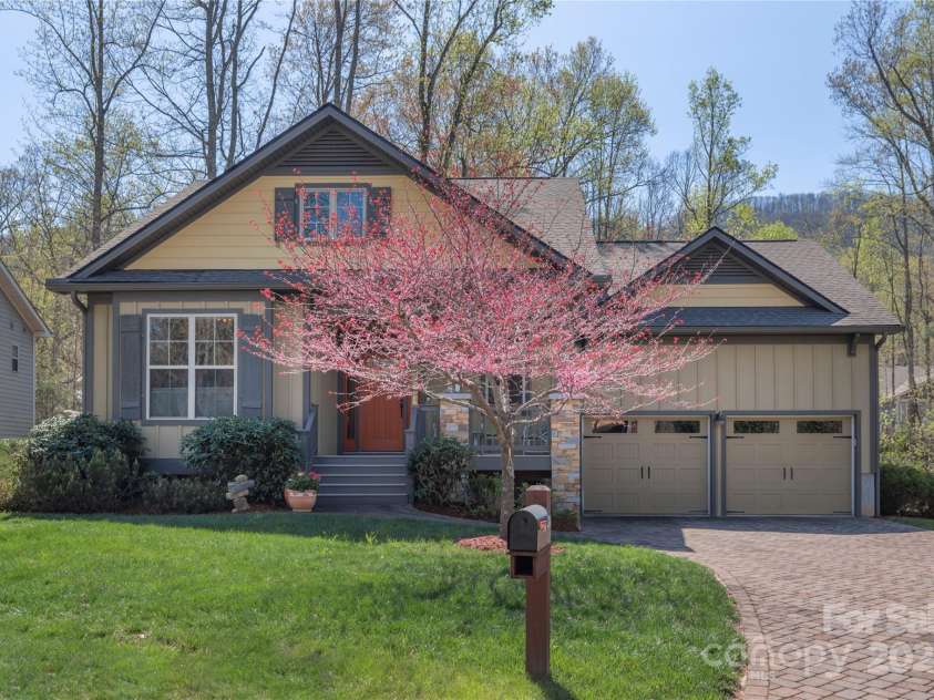 28 Sparkle Dun Drive, Biltmore Lake, NC 28715.  MLS# CAR4242242, YatesRealty ID 5557. Stunning Craftsman home in Biltmore Lake