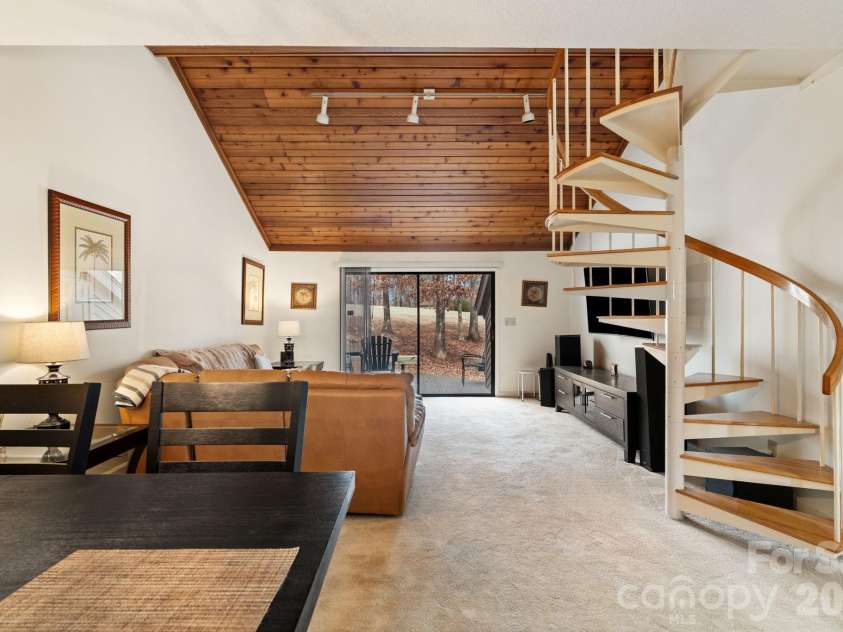 33 Lantern Lane, Lexington, NC 27292.  MLS# CAR4336982, YatesRealty ID 5557. 