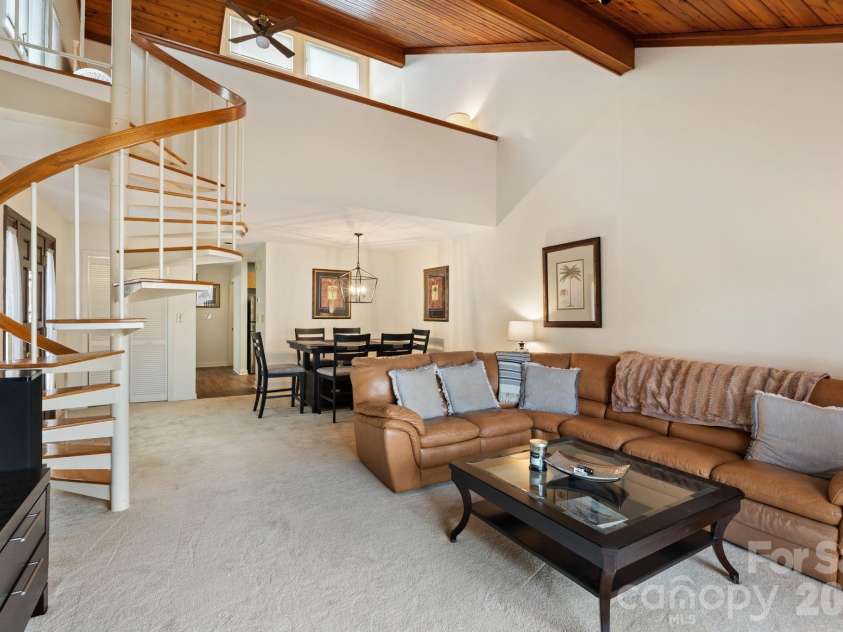 33 Lantern Lane, Lexington, NC 27292.  MLS# CAR4336982, YatesRealty ID 5557. 