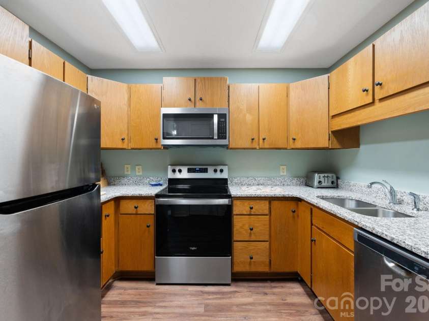 33 Lantern Lane, Lexington, NC 27292.  MLS# CAR4336982, YatesRealty ID 5557. 