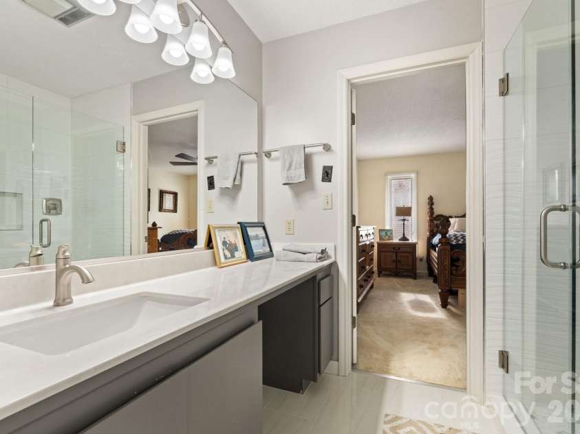 33 Lantern Lane, Lexington, NC 27292.  MLS# CAR4336982, YatesRealty ID 5557. 