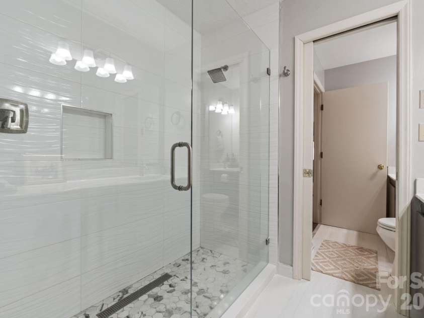 33 Lantern Lane, Lexington, NC 27292.  MLS# CAR4336982, YatesRealty ID 5557. 
